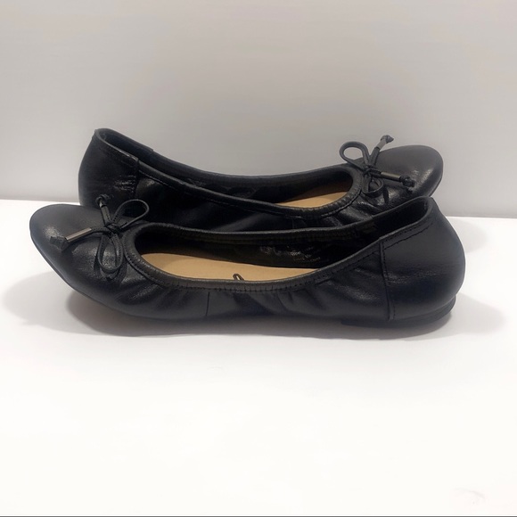 Kenneth Cole New York Black flats Size 7